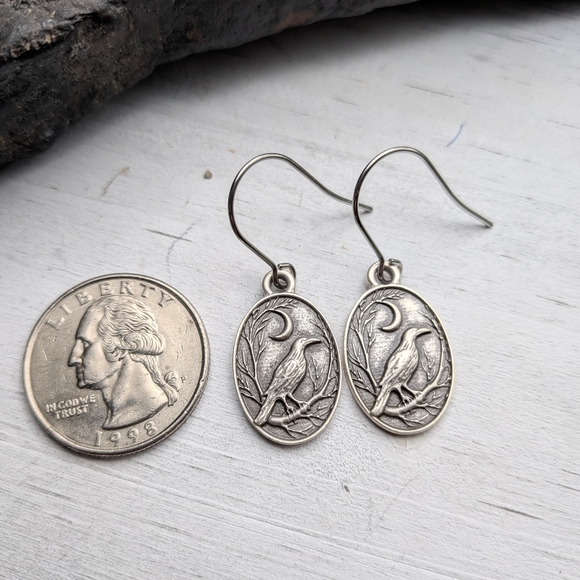 Elegant Silver Raven Moon Earrings / Black Bird Crow - Picture 2 of 4